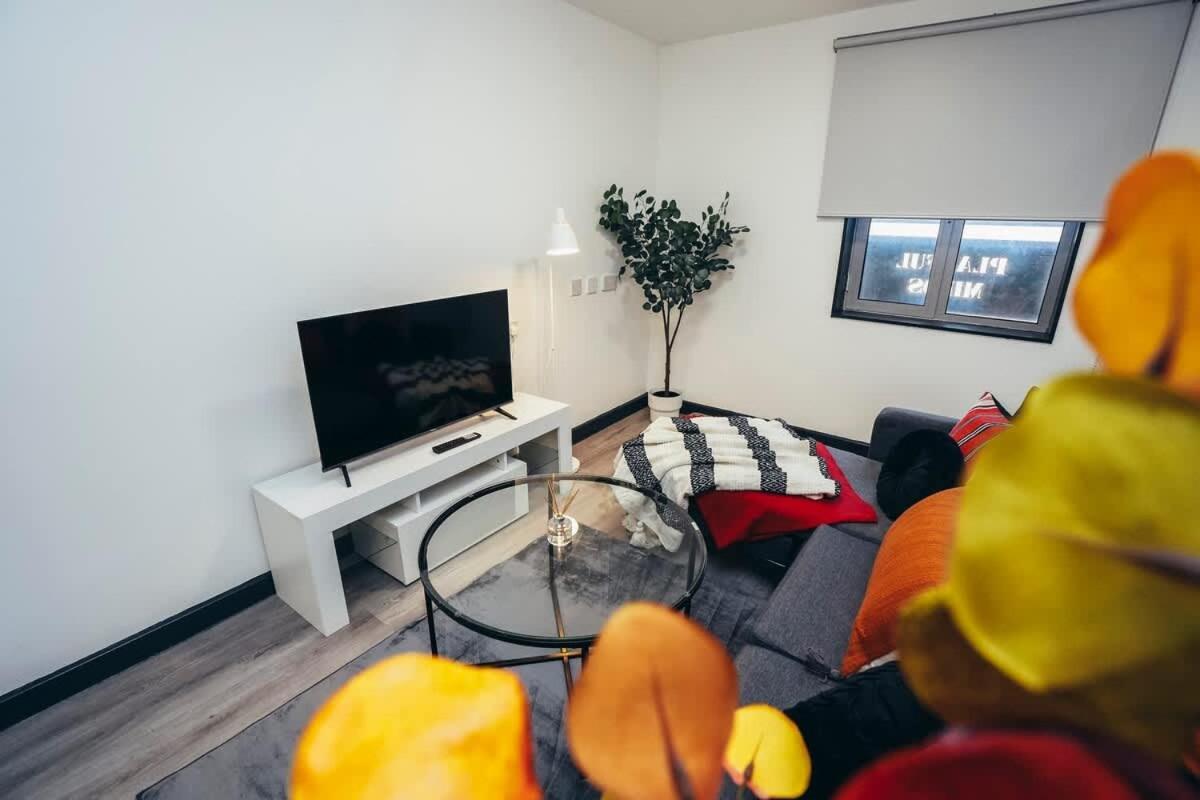 1br Centre Apt, Self Check In, Wifi, By Derbnb
